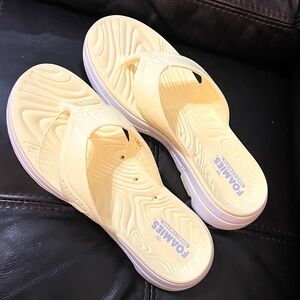 Skechers Foamies Women's Slippers - Cream and yellow color